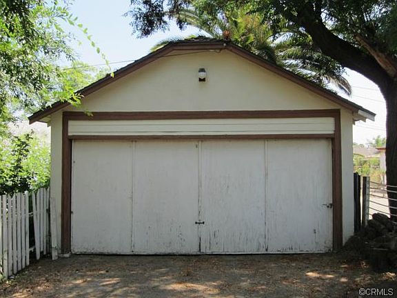 4th image of 802 Park Ln