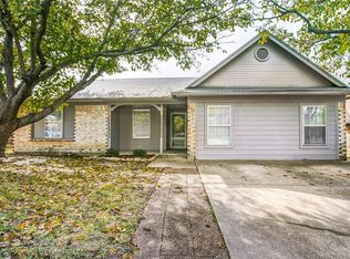6652 N Park Dr, Watauga, TX 76148