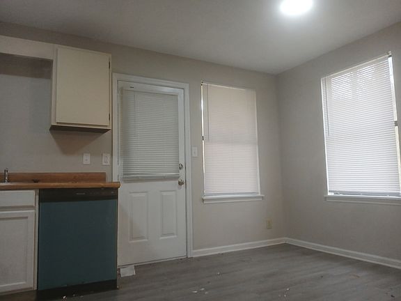 3rd image of 107 Kingsbury Ct APT D