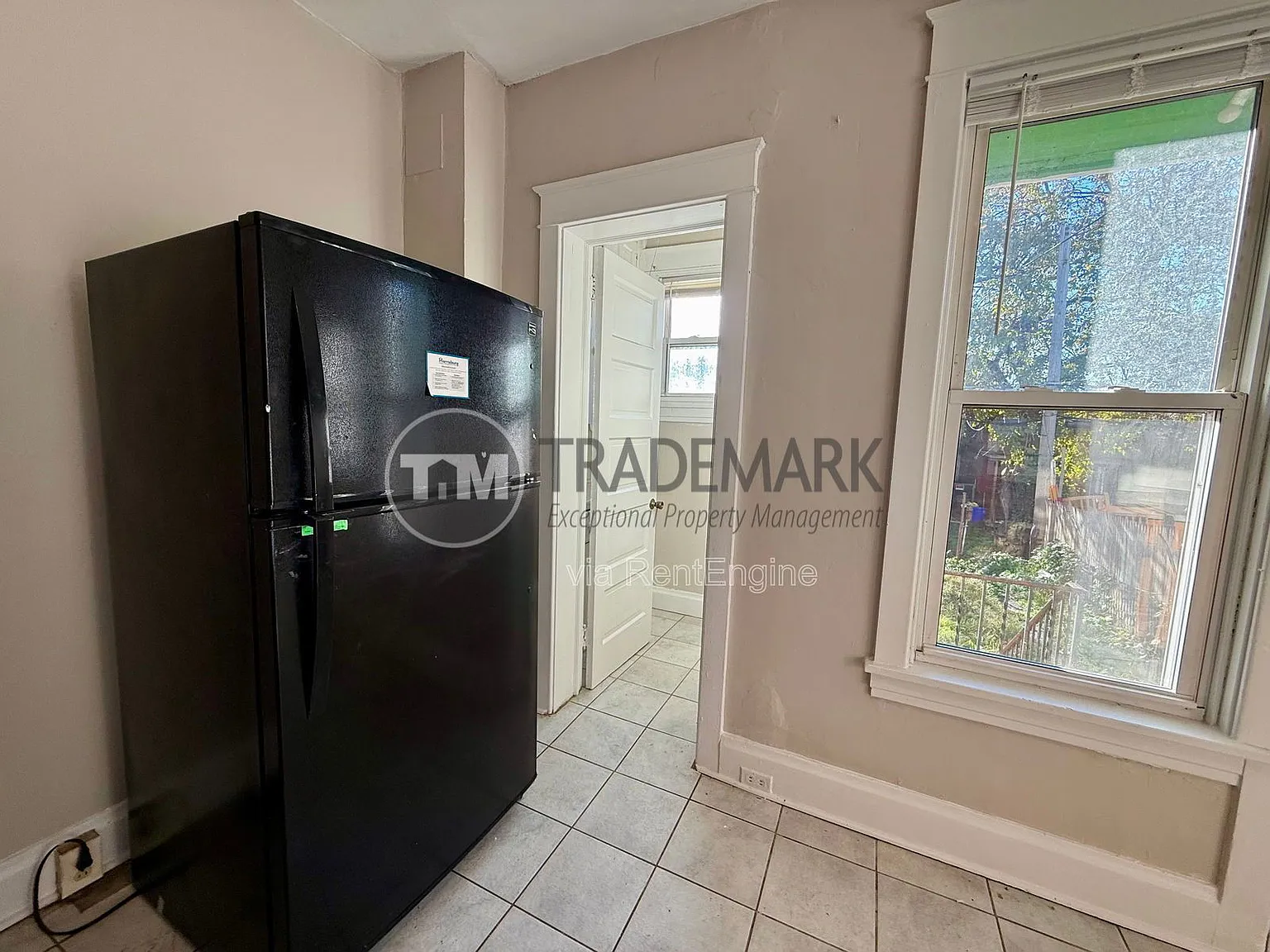 3 bed, 1.0 bath, 1330 sqft, $1,335 — Photo 4