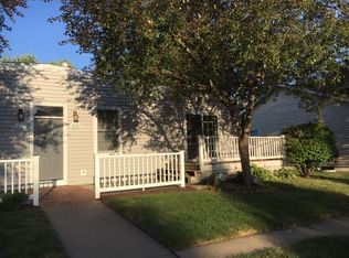 425 N 8th St, Eldridge, IA