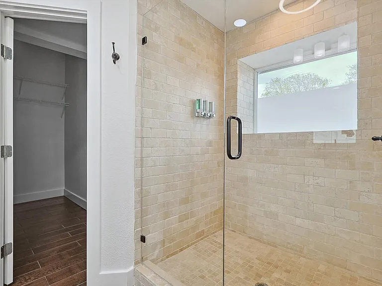 3322 Darby Ln — Photo 60