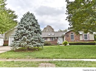 3104 Kensington Dr, Springfield, IL 62702