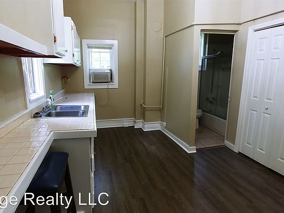 2nd image of 2623 Stanton Ave