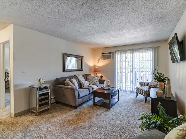 Colonial Village Apartments — Photo 17