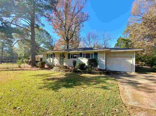 2863 Lakewood Dr, Jackson, MS 39212