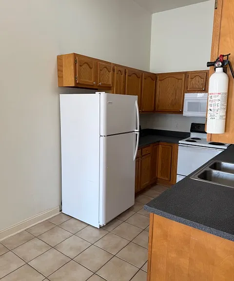 548 E Hall St #A — Photo 12