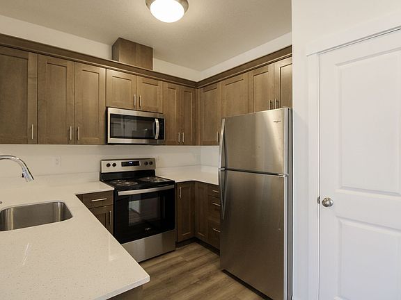 4th image of 1900-1902 SE Hankel St #1900-23