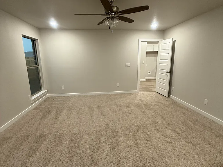 3011 Swenson St — Photo 11