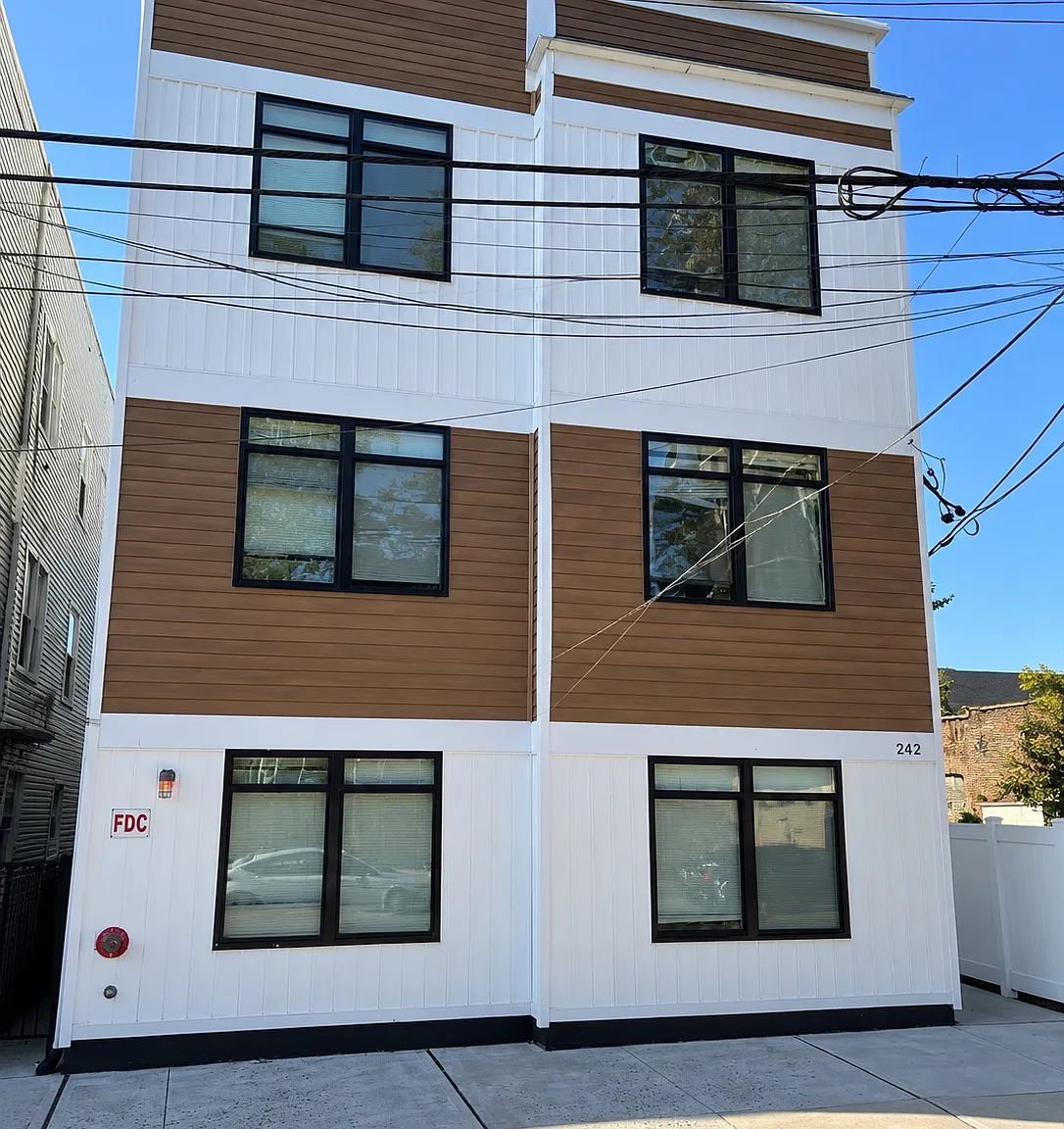 242 Harrison St — Photo 1