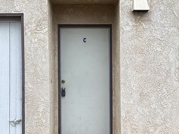 4th image of 570 E Newlove Dr APT E