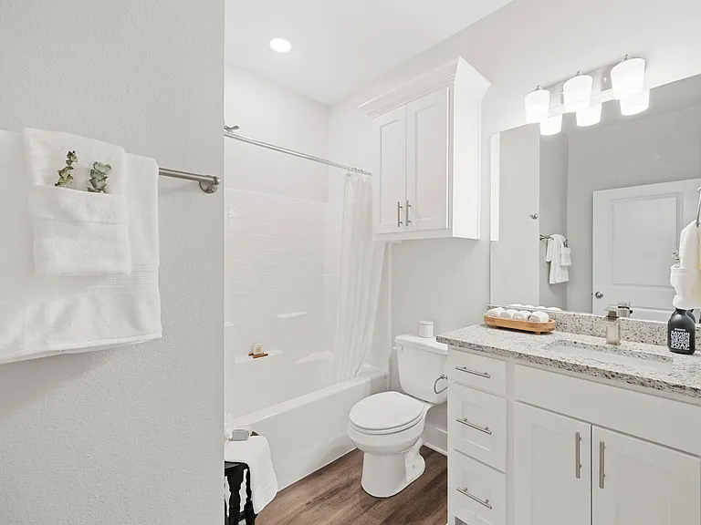2151 E Grande Blvd — Photo 11