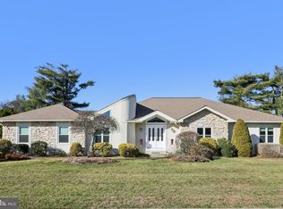 1 Daisy Ln, Maple Glen, PA 19002