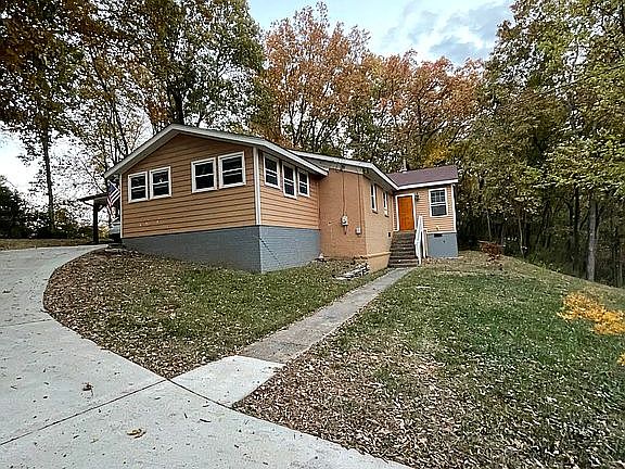 2nd image of 10014 Hampshire Dr SE