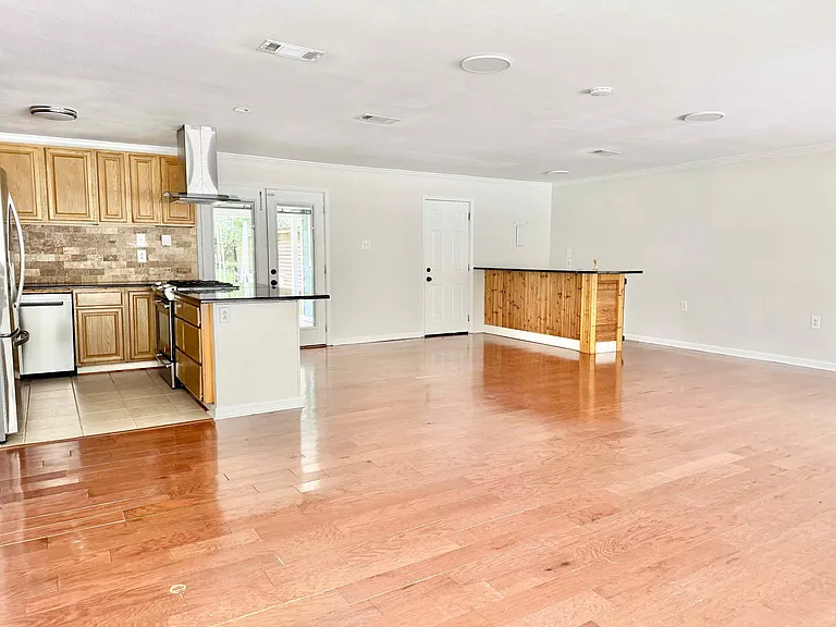 1947 Southland Ct — Photo 2