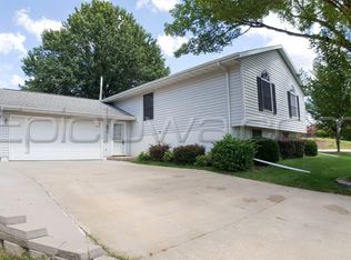 1504 Brookdale Ln NE, Cedar Rapids, IA 52402