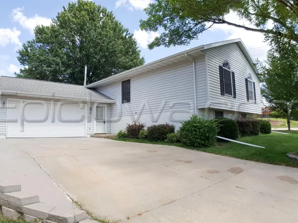 1504 Brookdale Ln NE, Cedar Rapids, IA 52402