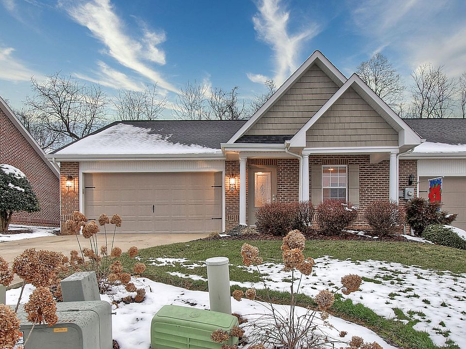 1st image of 215 Bridgewater Ct #215