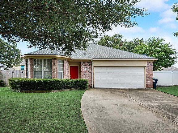 2nd image of 2204 Wildwood Ln