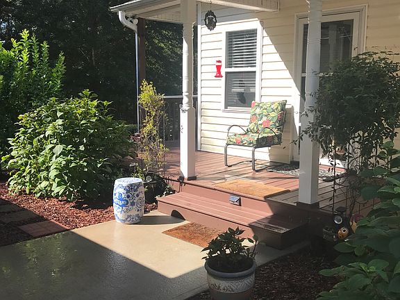 Breezeway - Side Entrance