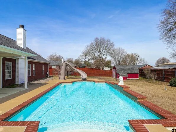 10624 Russell Dr, Chandler, TX 75758