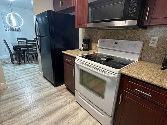 2nd image of 4172 SW 51st St #3