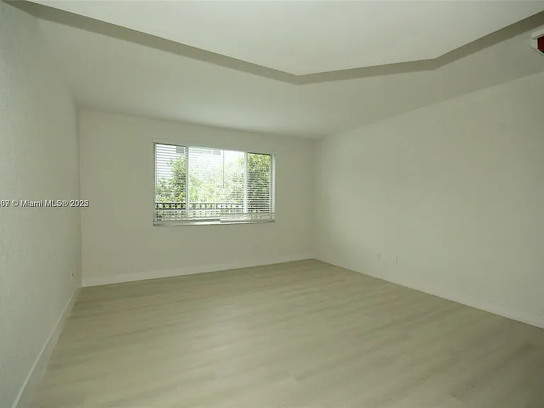 781 SW 148th Ave — Photo 5