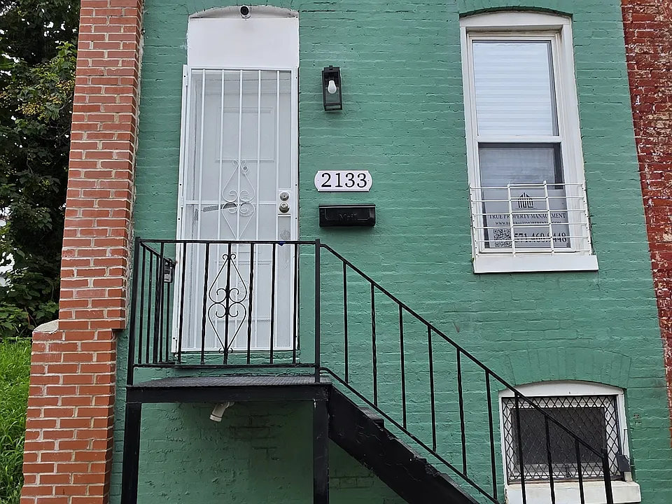 2133 Vine St