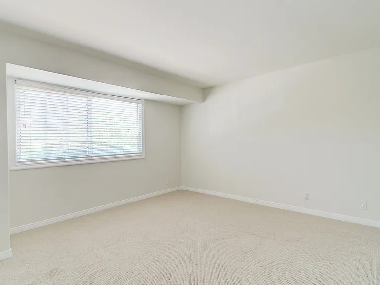 24261 Cascades Dr — Photo 29