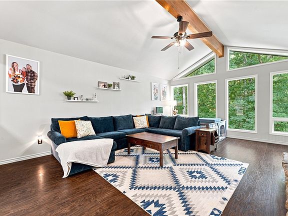 2nd image of 72 Elizabeth Dr