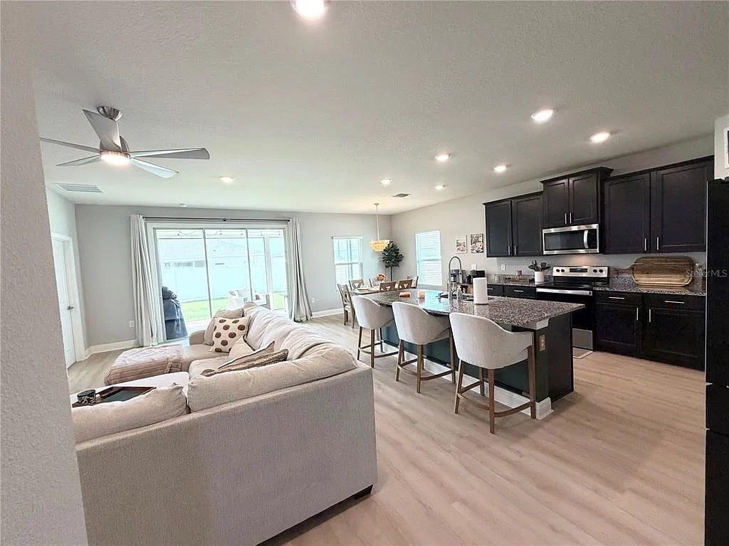 4 bed, 2.5 bath, 1980 sqft, $2,650 — Photo 4