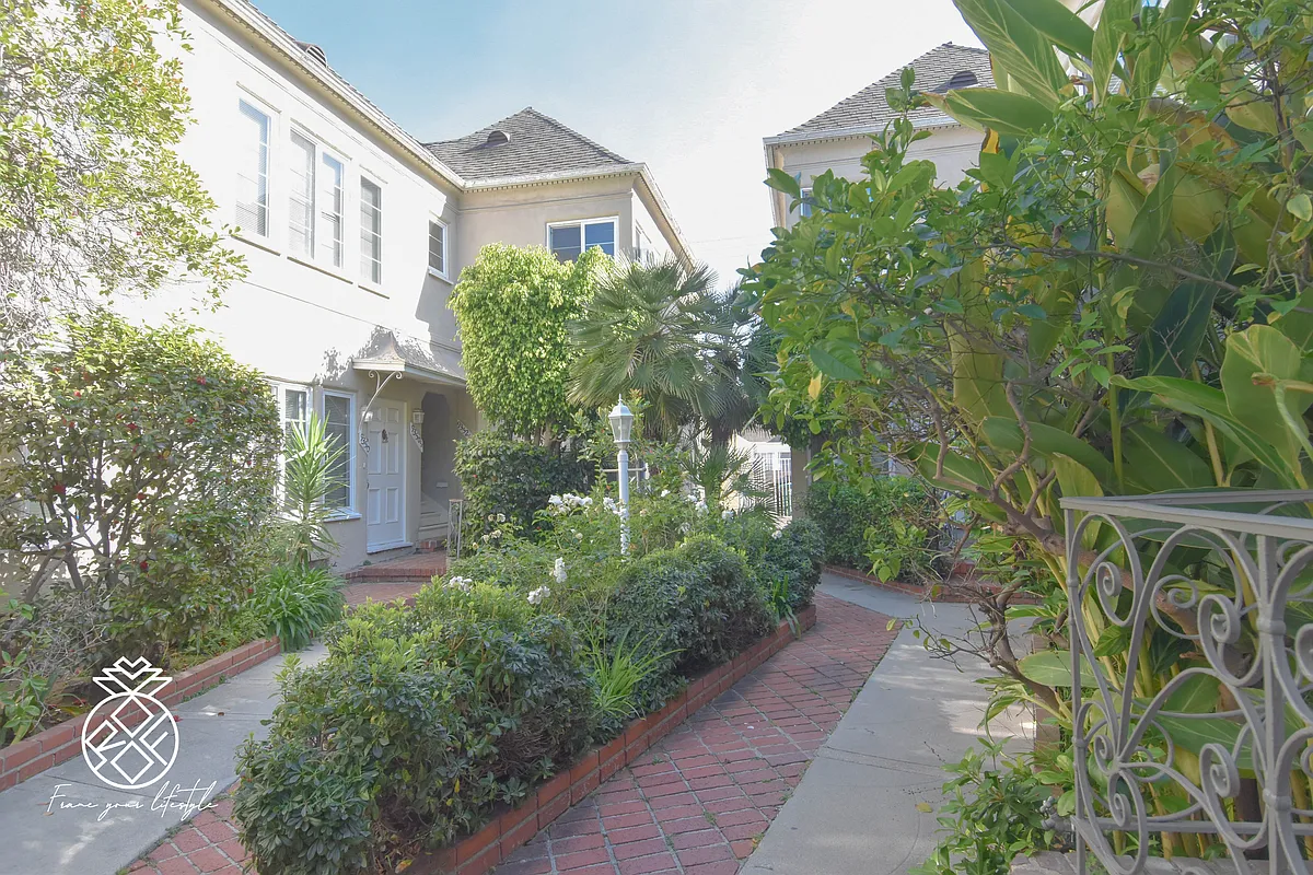 Building Photo - 9356 W Olympic Blvd #1/2