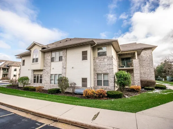 450 North Silverbrook DRIVE #207, West Bend, WI 53090