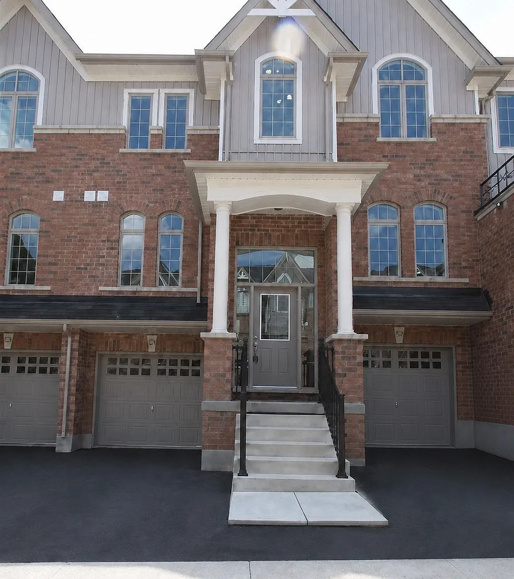 3 bed, $2,850 — Photo 1