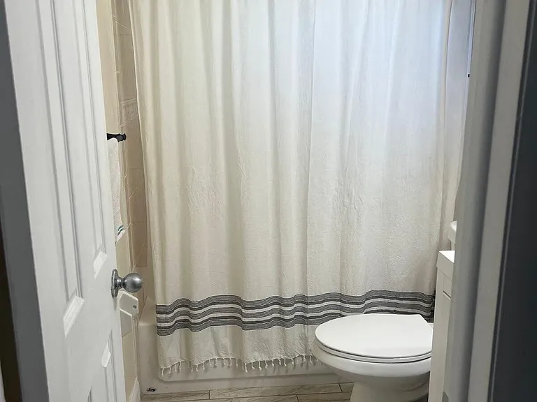 581 Oxford Ave — Photo 17