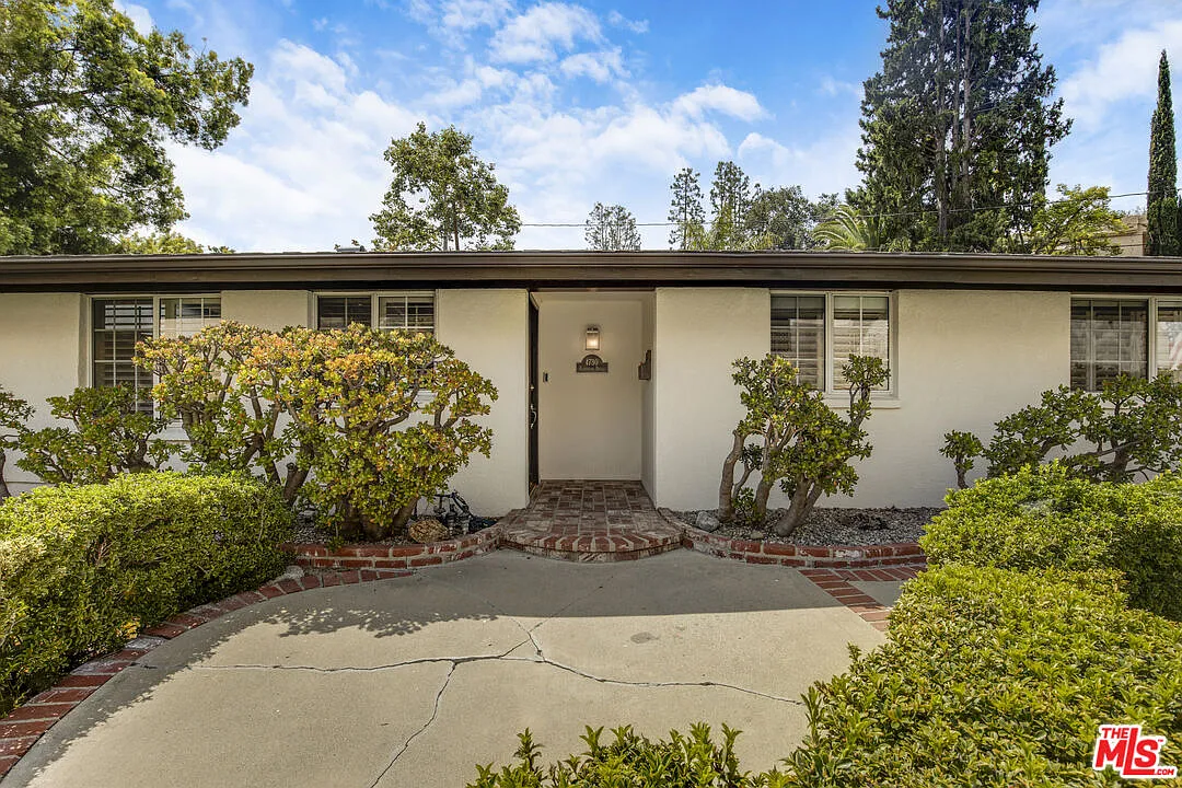 Building Photo - 4730 Cerrillos Dr