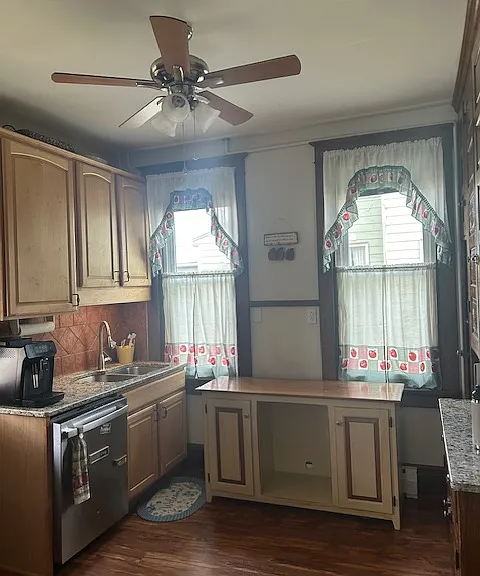 105 E Keller St — Photo 2