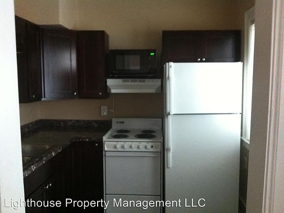 3rd image of 2114 Buchanan Ave SW APT 3