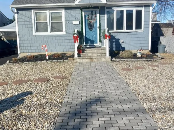 (undisclosed Address), Amityville, NY 11701