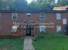 1231 Gholson Avenue Apt D, 2 br / 1.0 ba, $695