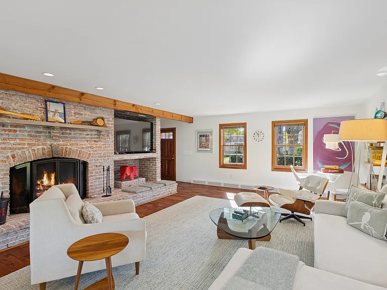 70 Dayton Ln — Photo 9