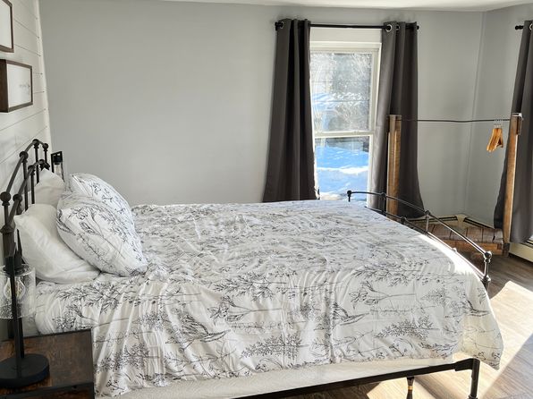 63 Rush Rd APT 1, Henniker, NH 03242