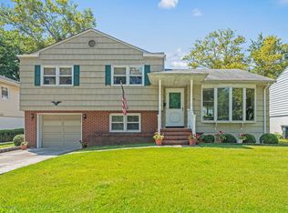 279 S Park Dr, Woodbridge, NJ 07095