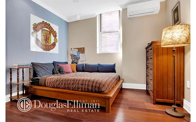 Sold by Douglas Elliman | media 21