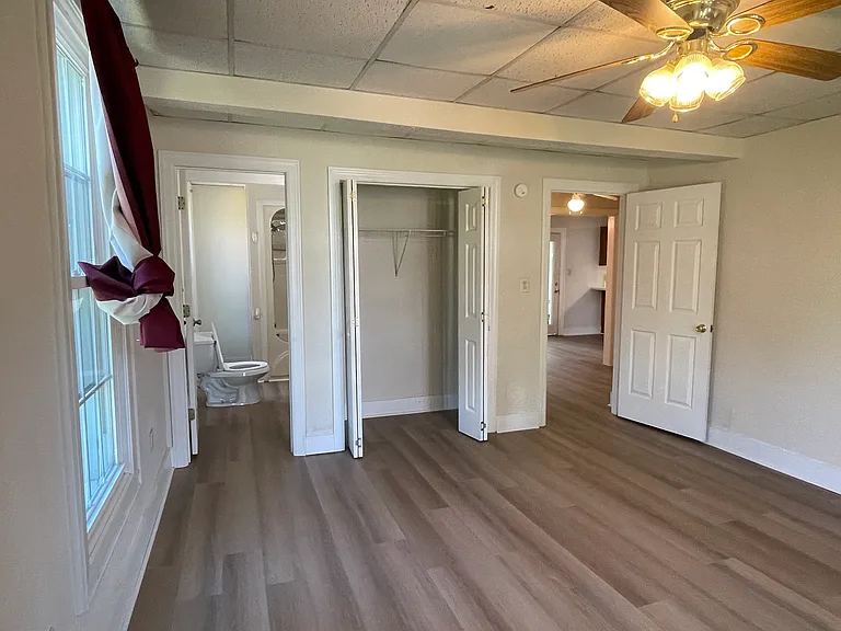 556 Victor Ave — Photo 11