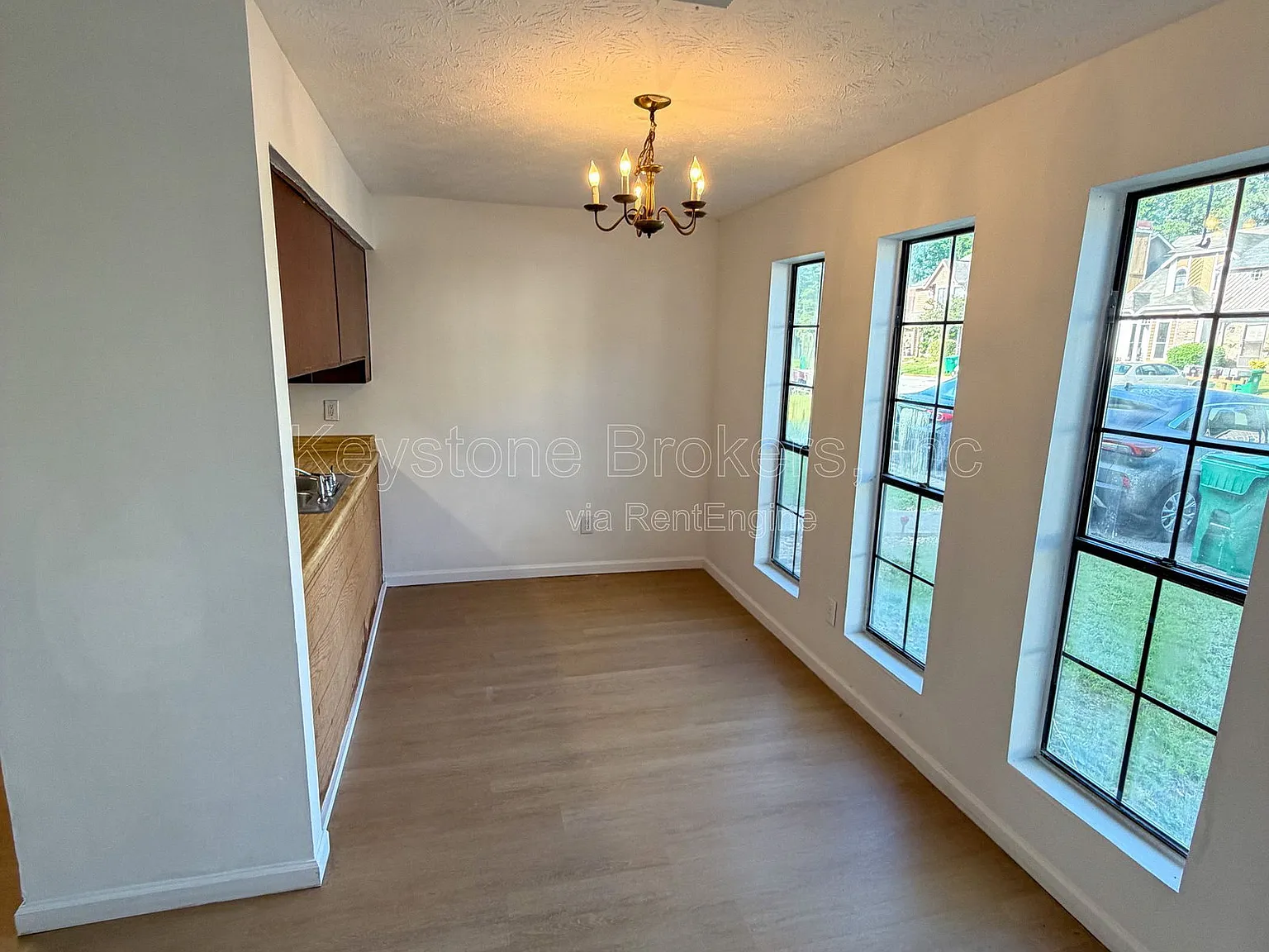 2 bed, 1.0 bath, $1,040 — Photo 3