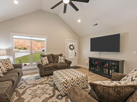 3rd image of 375 Signet Ln