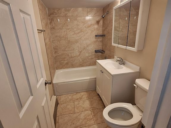 4th image of 1040 S York Rd APT 1N