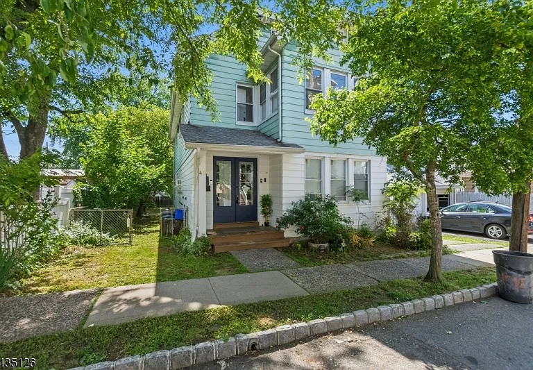 40 Linden Ave #2 — Photo 2