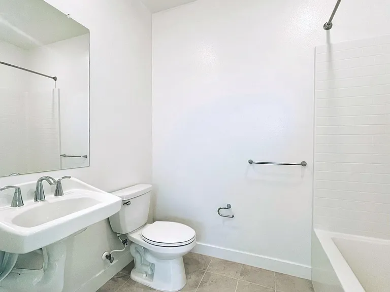 402 Merit — Photo 12